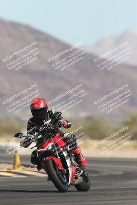 media/Oct-30-2025-Racers Edge (Thu) [[dabbdaf680]]/3-B Group/Session 2 (Turn 14)/